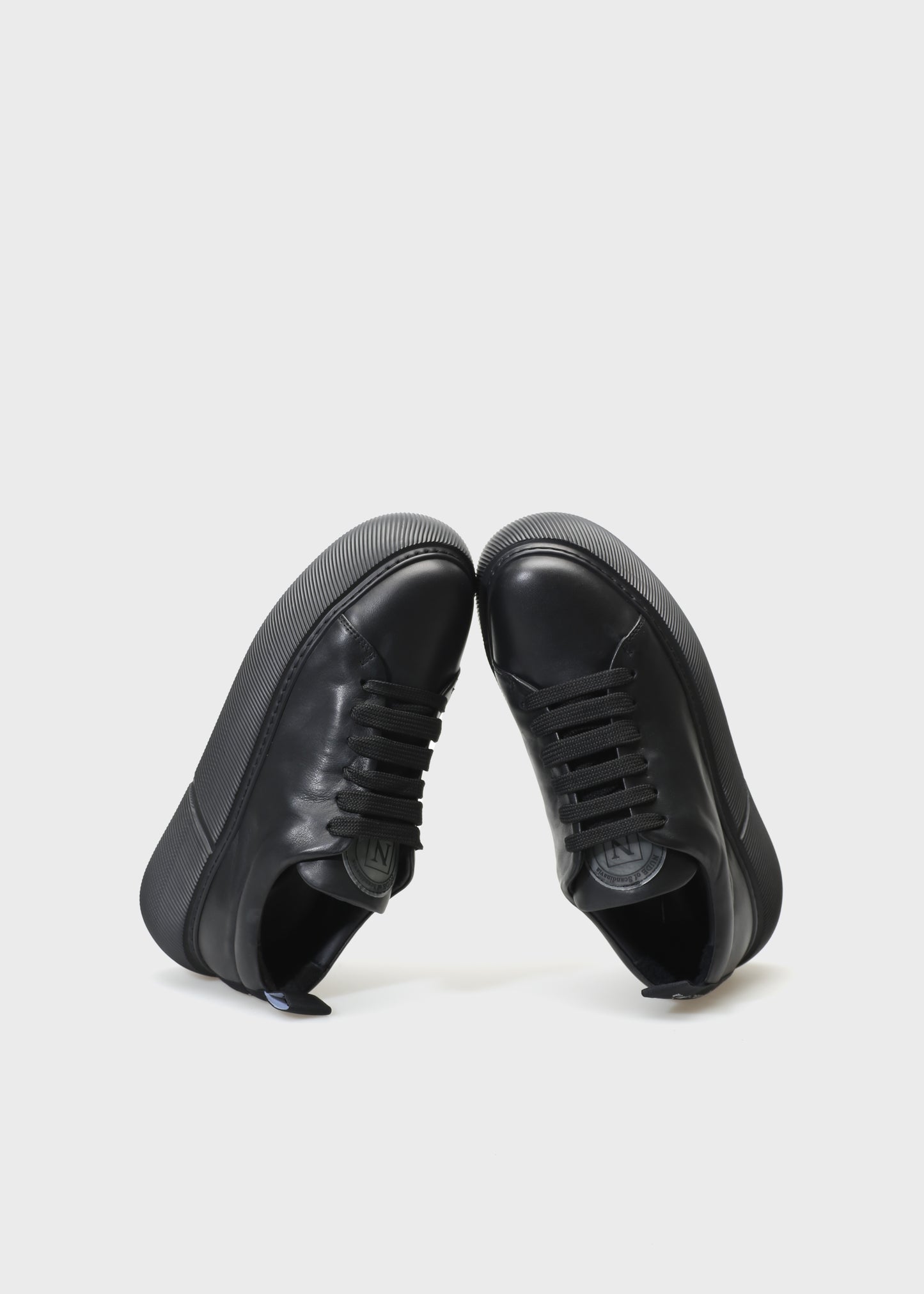 HEDDA 015 NERO SNEAKER IN CAPRICORNO LEATHER
