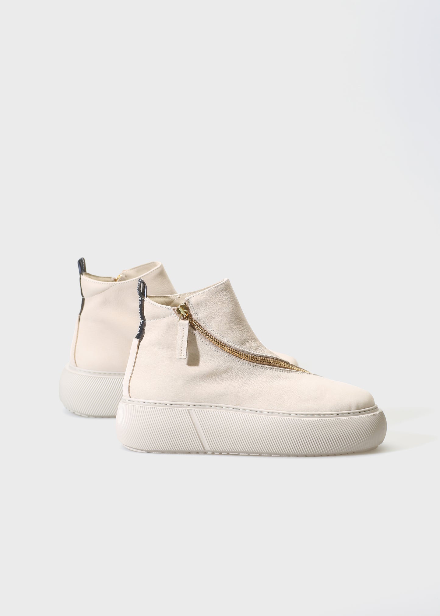 HEDDA 001 GESSO SNEAKER IN NABUK IDRO LEATHER