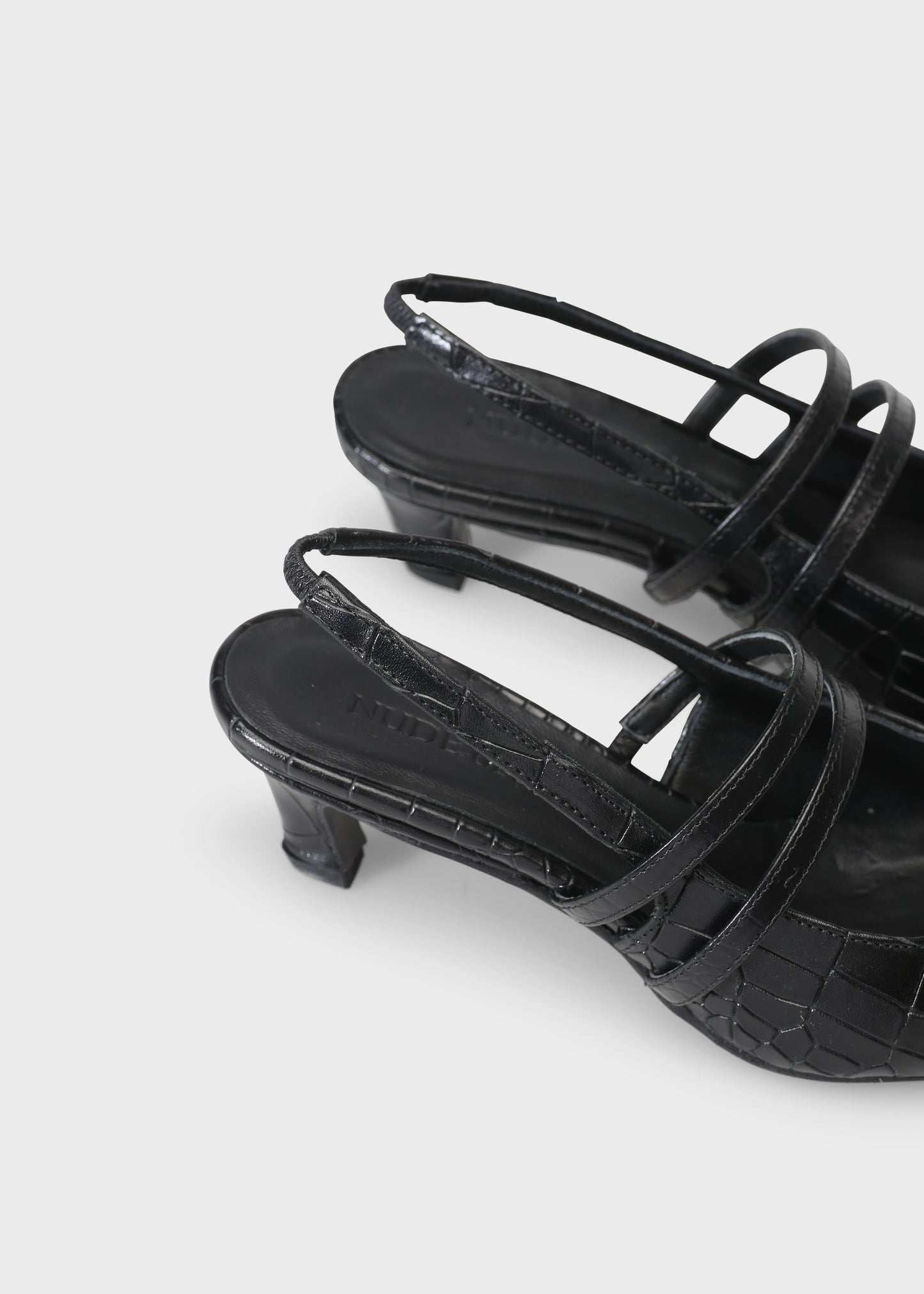 CAMILLA 004 NERO HEELS IN COCCO BABY LEATHER