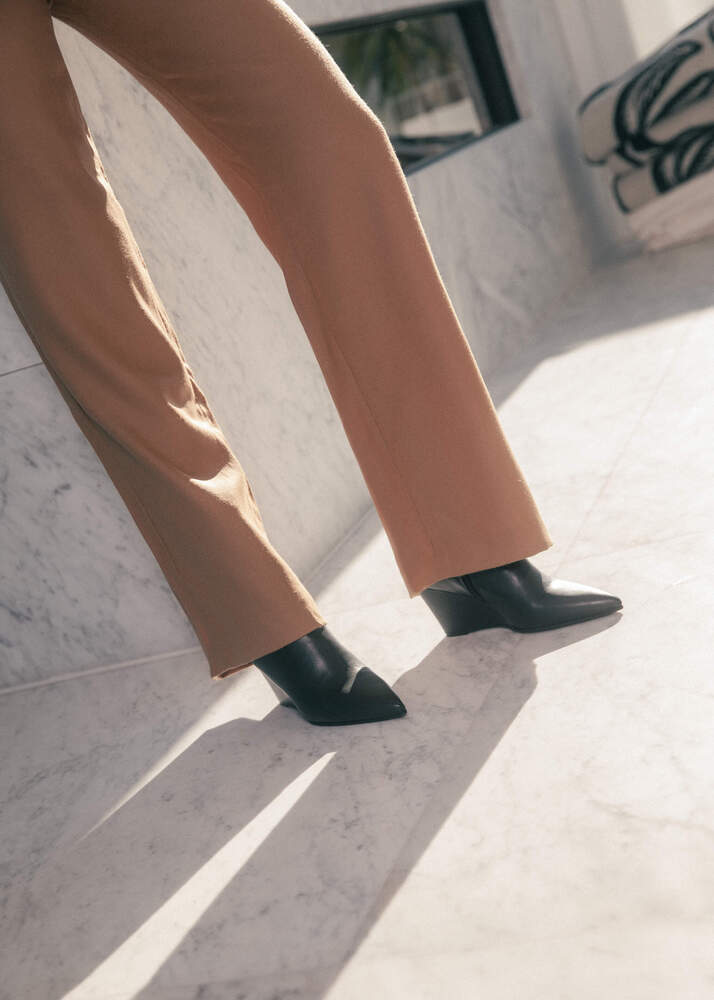 CHIELA 020 NERO BOOTS IN CAPRICORNO LEATHER