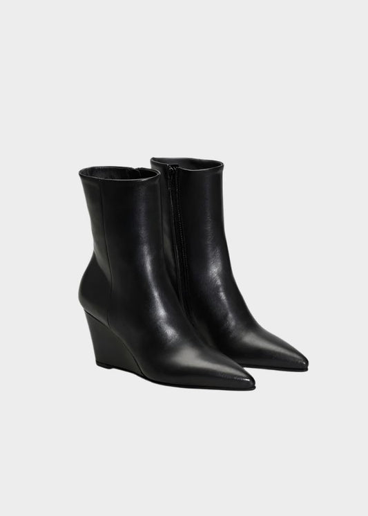 CHIELA 020 NERO BOOTS IN CAPRICORNO LEATHER