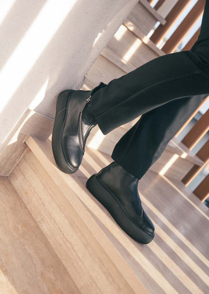 HEDDA 001 NERO SNEAKER IN CAPRICORNO LEATHER