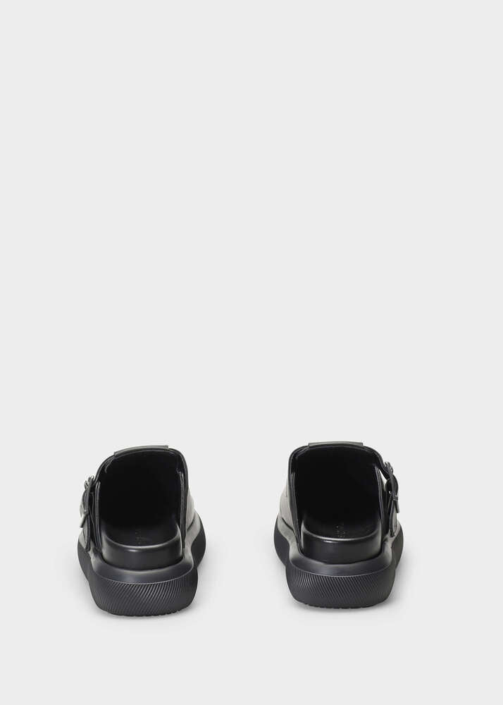 HEDDA 013 NERO SANDAL IN CAPRICORNO LEATHER