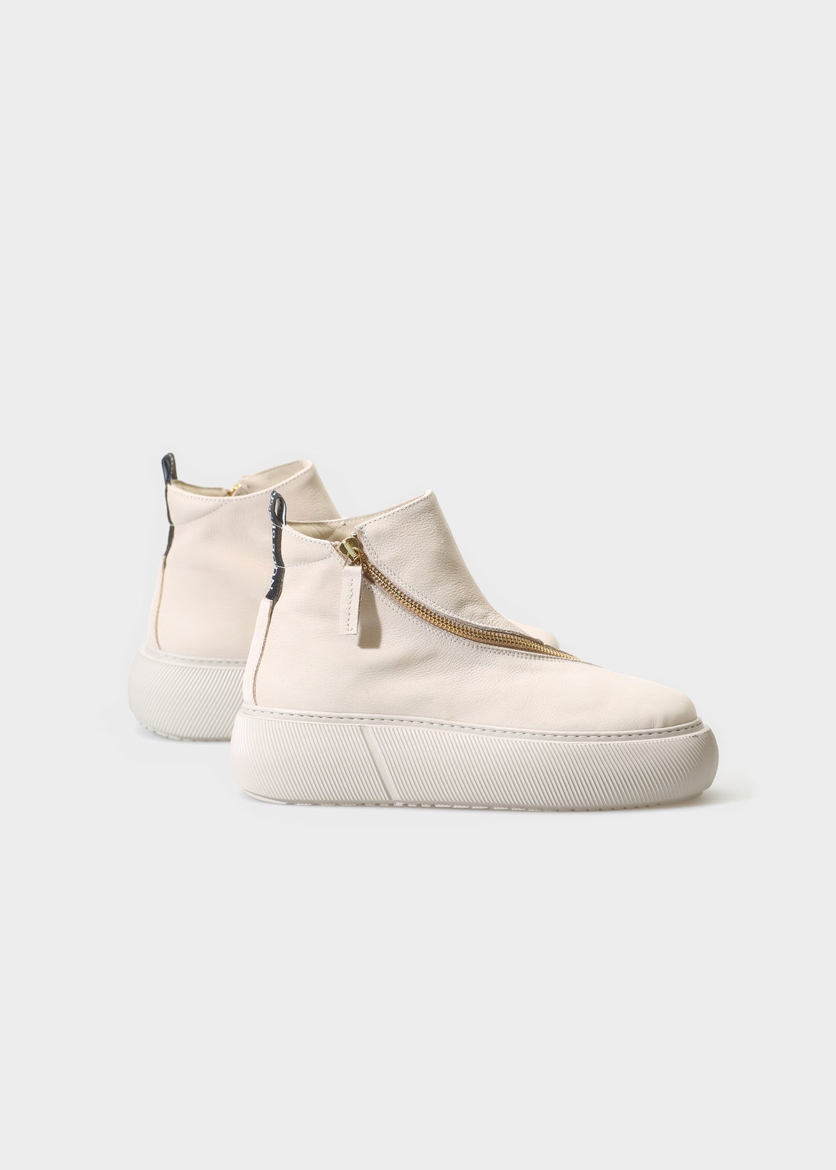 HEDDA 001 GESSO SNEAKER IN NABUK IDRO LEATHER