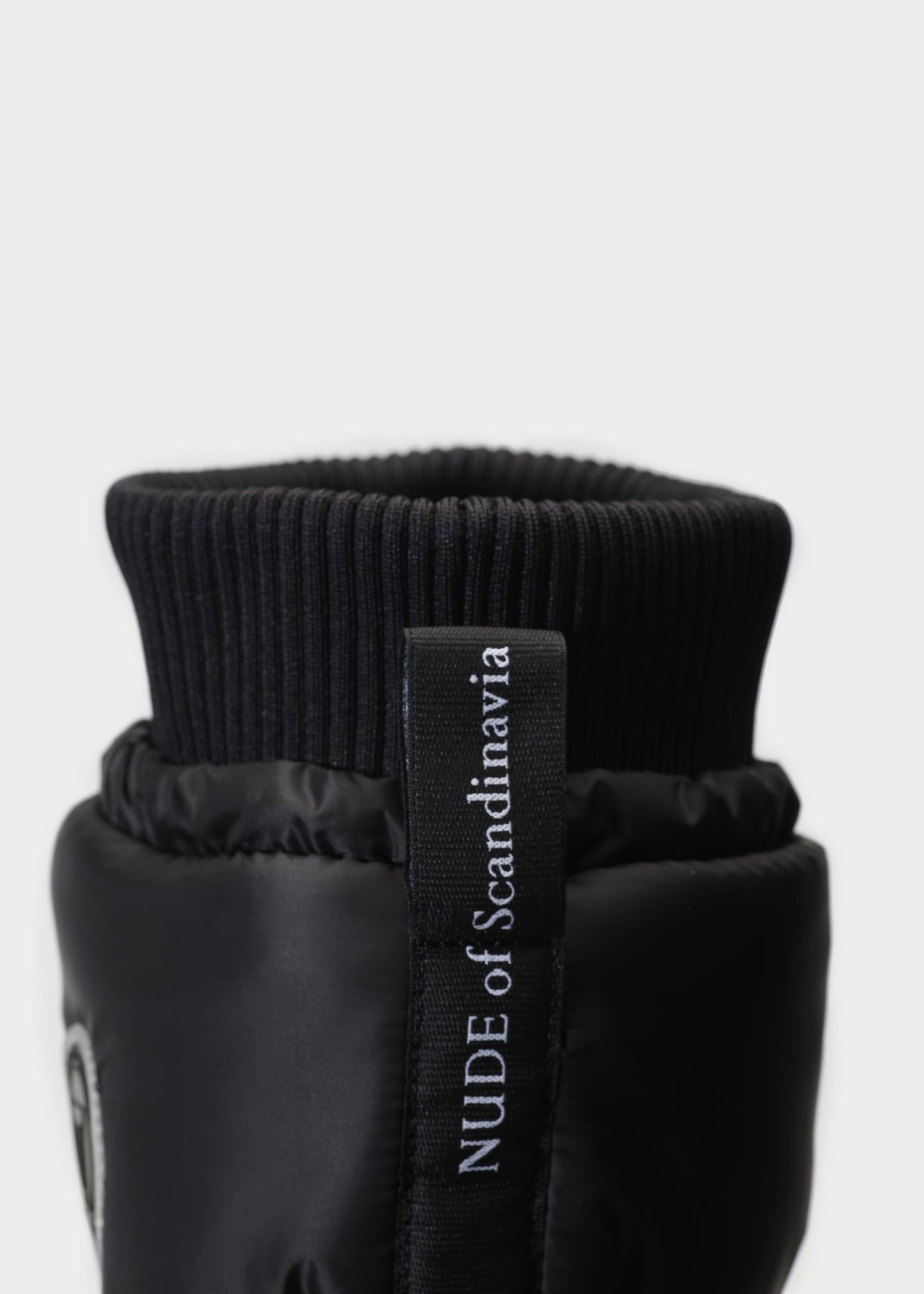 FILIPPA 002 BLACK KNEE BOOT IN TECH