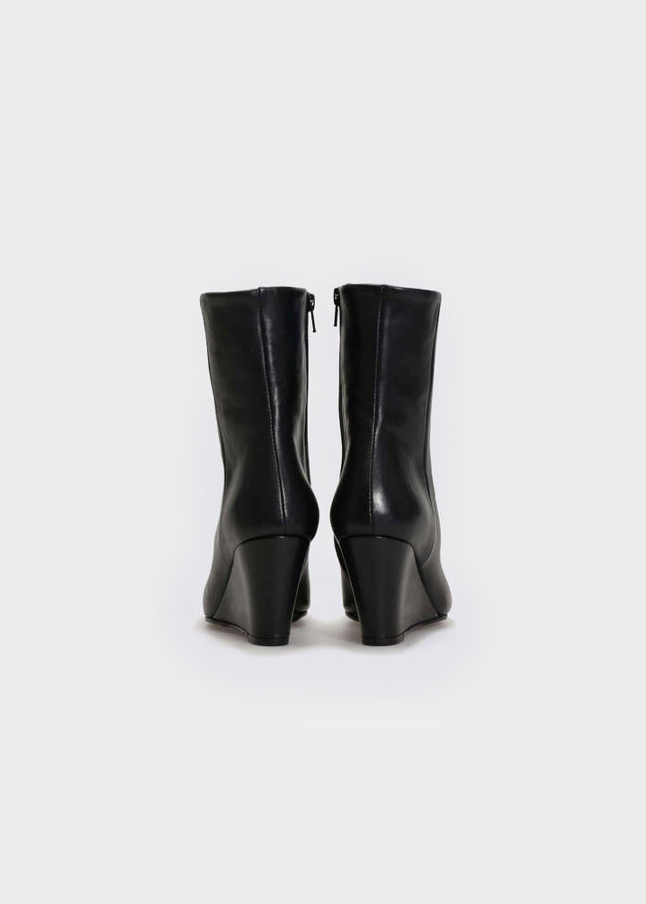CHIELA 020 NERO BOOTS IN CAPRICORNO LEATHER