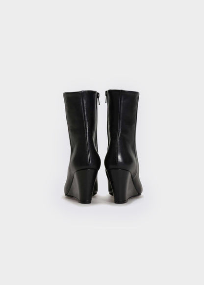 CHIELA 020 NERO BOOTS IN CAPRICORNO LEATHER