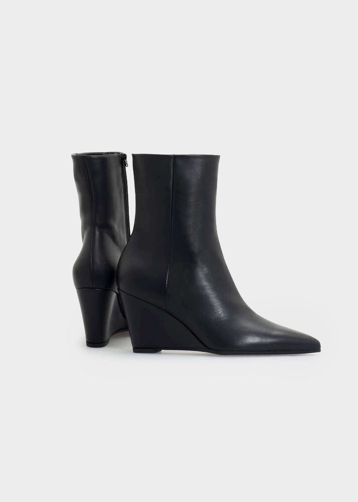 CHIELA 020 NERO BOOTS IN CAPRICORNO LEATHER
