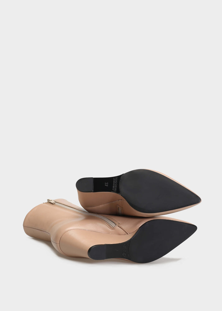 CHIELA 020 CAPRICORNO NUDE