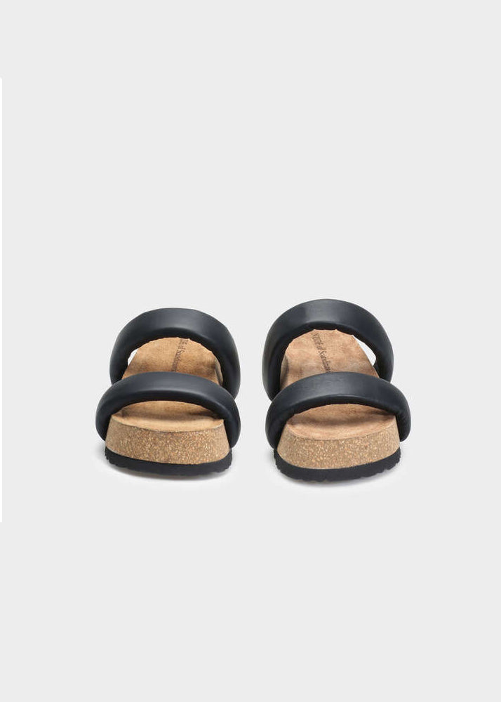 ELVIRA 002 NERO SANDAL IN TROPEZ LEATHER