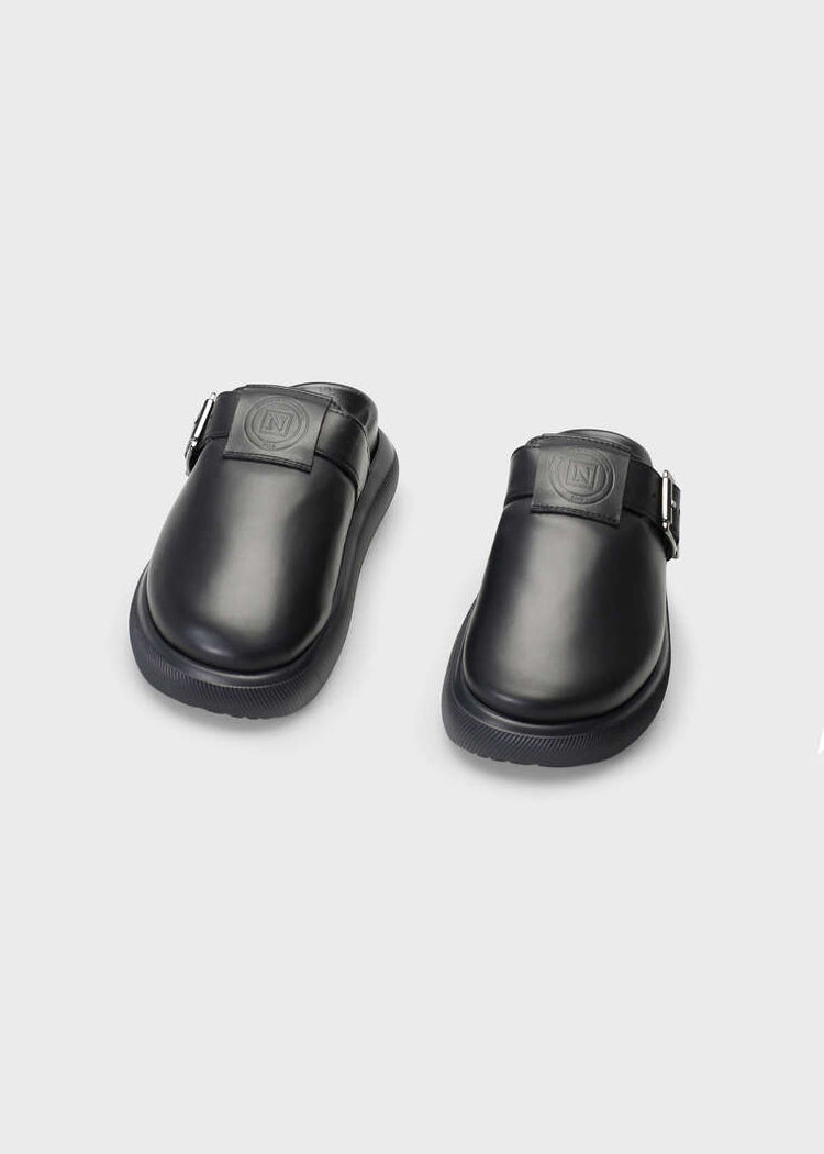 HEDDA 013 NERO SANDAL IN CAPRICORNO LEATHER