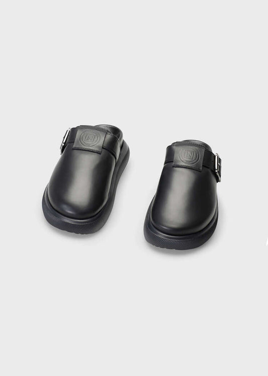 HEDDA 013 NERO SANDAL IN CAPRICORNO LEATHER